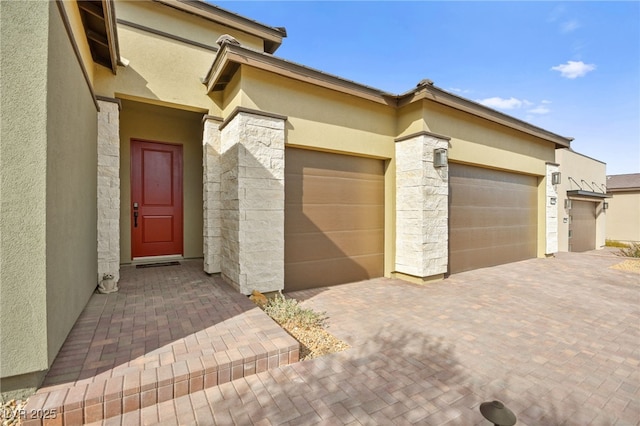 view of front facade with a garage