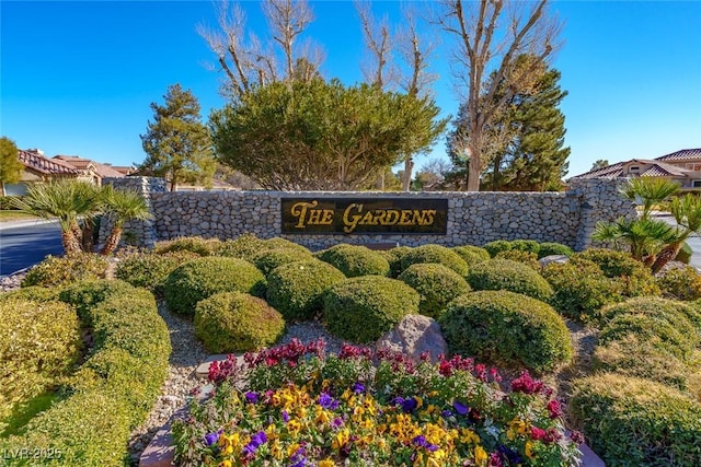 view of community / neighborhood sign