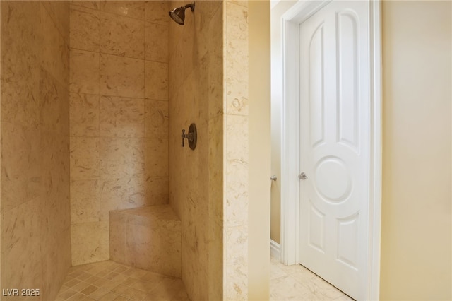 bathroom featuring a tile shower