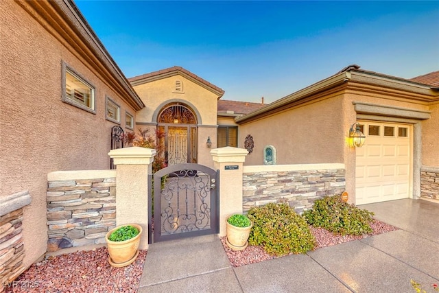 view of front of property featuring a garage