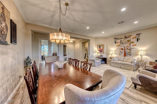 dining room featuring crown molding, light hardwood / wood-style flooring, and a notable chandelier