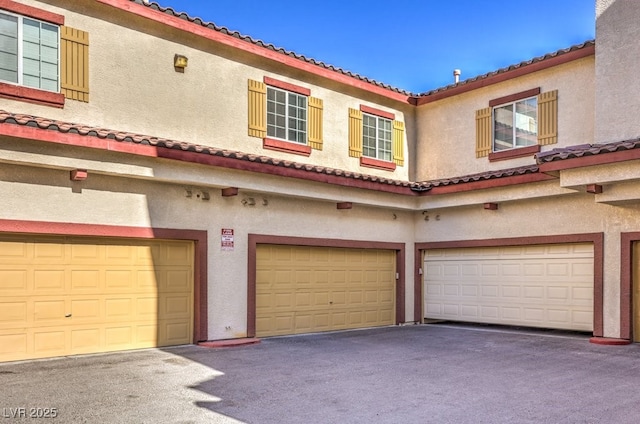 view of front facade with a garage