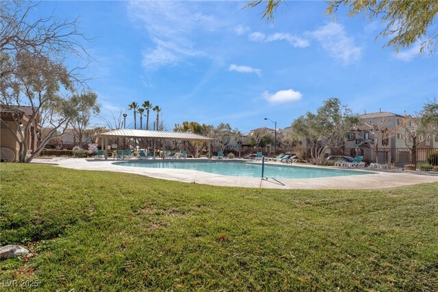 view of swimming pool featuring a yard