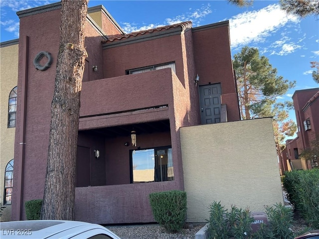 view of front of home featuring a balcony