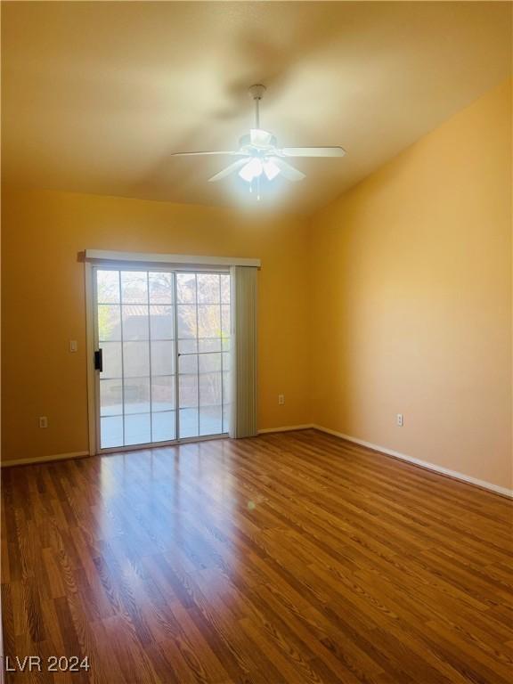 spare room with dark wood-type flooring and ceiling fan