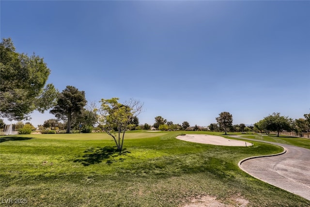 view of property's community featuring a lawn