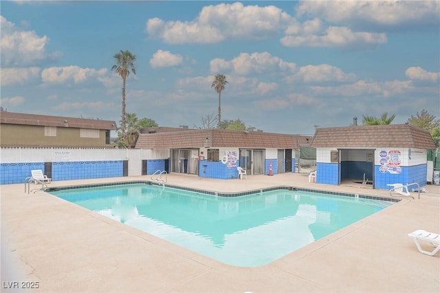 view of swimming pool featuring a patio