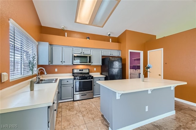 kitchen featuring washer and dryer, stainless steel appliances, and a kitchen island