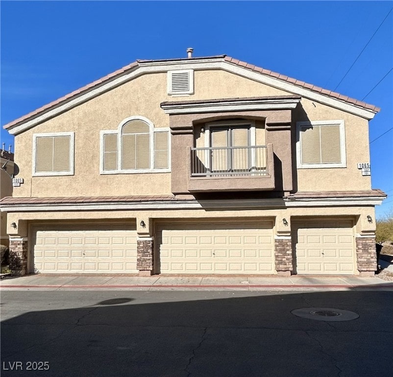 view of front of house with a balcony