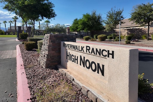 view of community / neighborhood sign