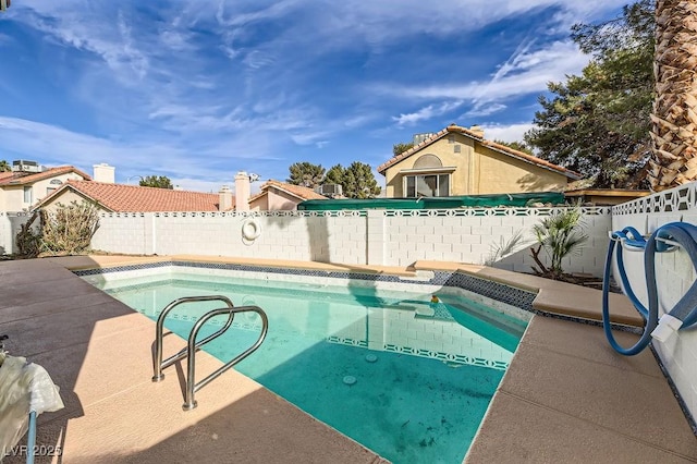 view of swimming pool