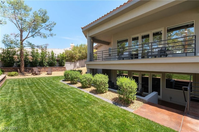 view of yard with a balcony