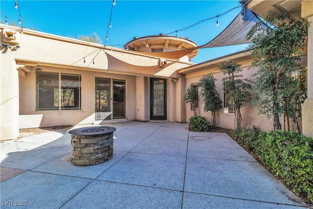 view of patio featuring an outdoor fire pit