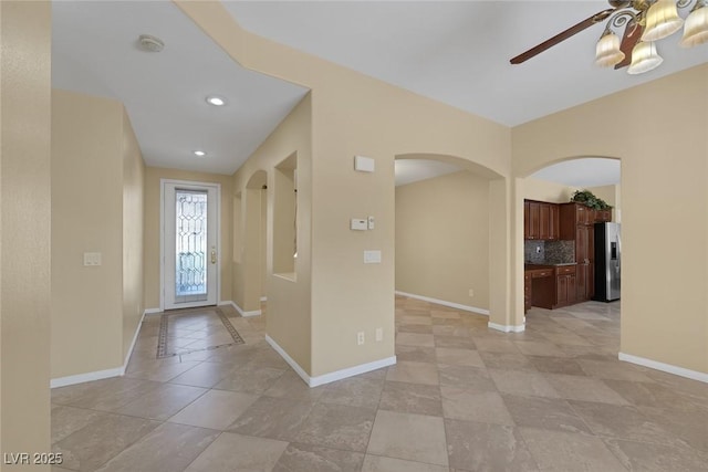 foyer entrance featuring ceiling fan