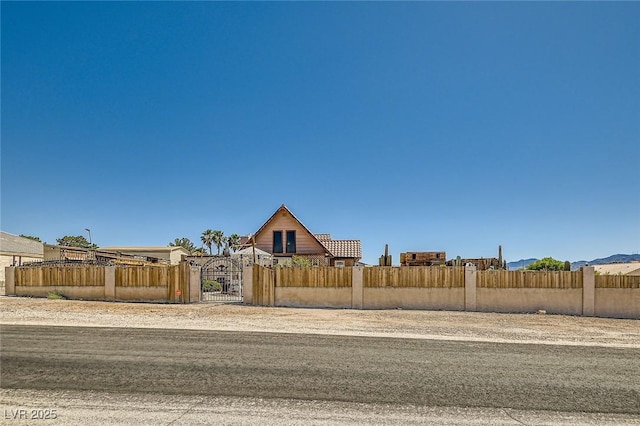 919 Havre Ave, Henderson, NV 89015 - fenced front yard featuring a gate
