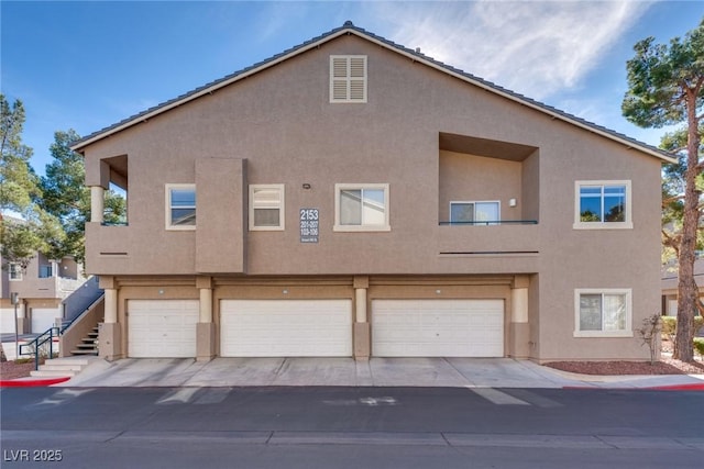 view of front facade with a garage