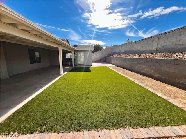 view of yard featuring a patio area