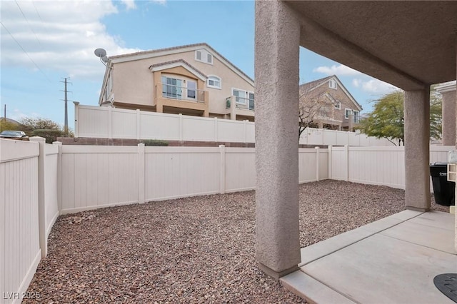 view of yard featuring a patio area