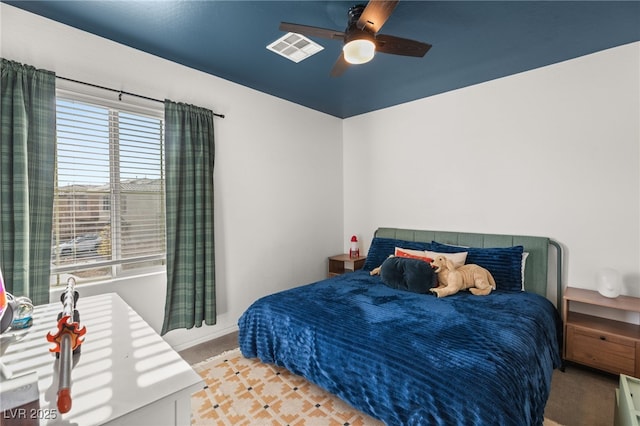 bedroom with ceiling fan