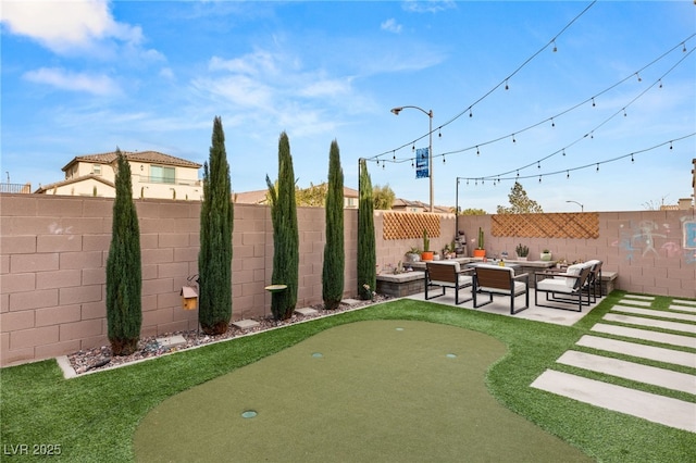 view of yard featuring a patio area