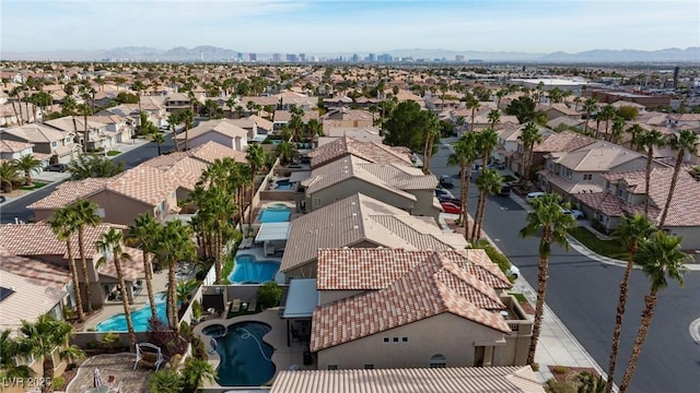 birds eye view of property featuring a mountain view