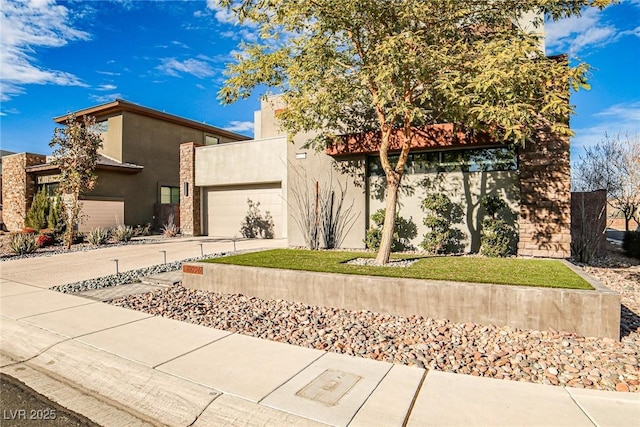 view of front facade featuring a garage