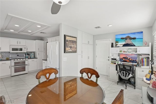 dining space featuring ceiling fan