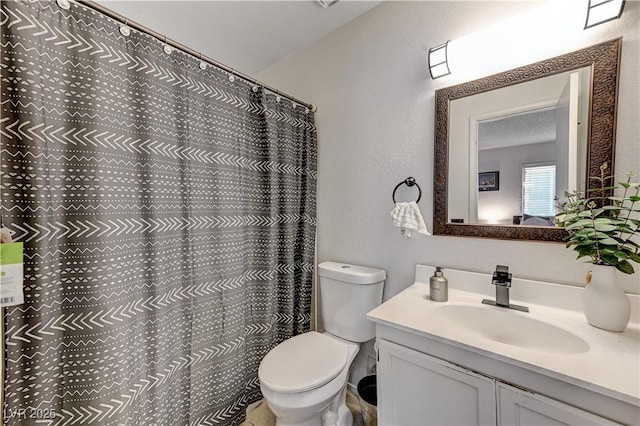 bathroom with a shower with curtain, vanity, and toilet