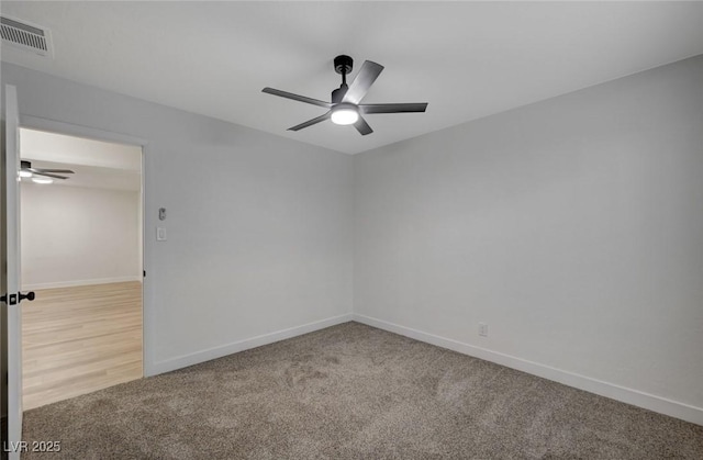 unfurnished room featuring ceiling fan and carpet flooring