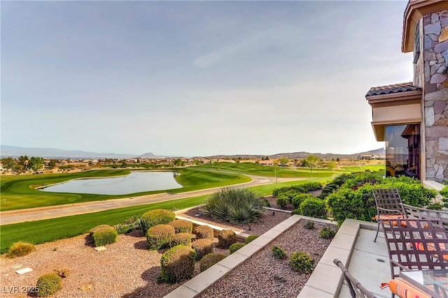 view of yard featuring a water and mountain view