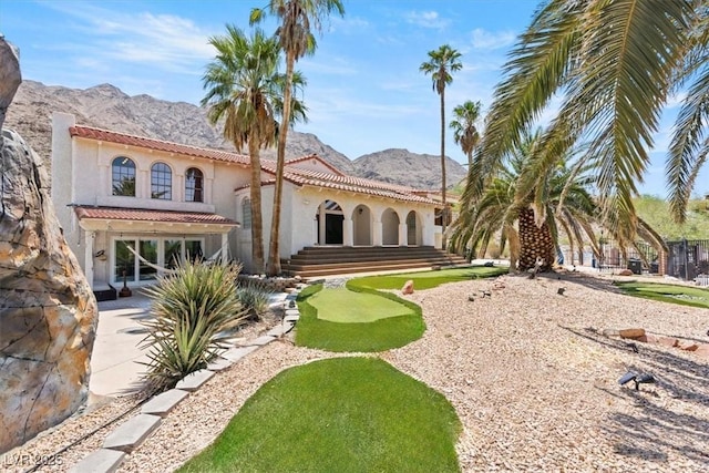 view of front of property featuring a mountain view