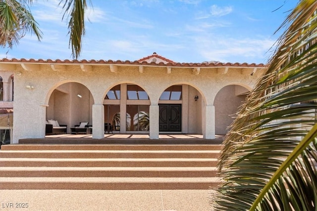 property entrance featuring outdoor lounge area and a patio area