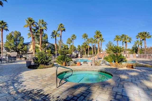 1701 King James St Unit 101, Las Vegas, NV 89144 - community pool with a community hot tub and a patio area