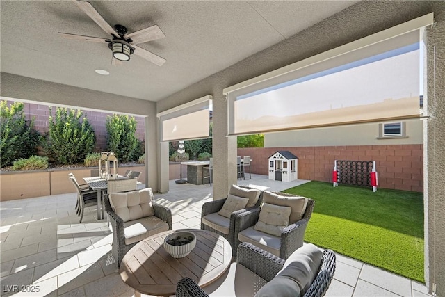 view of patio with ceiling fan and an outdoor hangout area