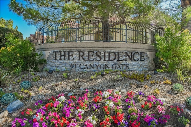 view of community / neighborhood sign