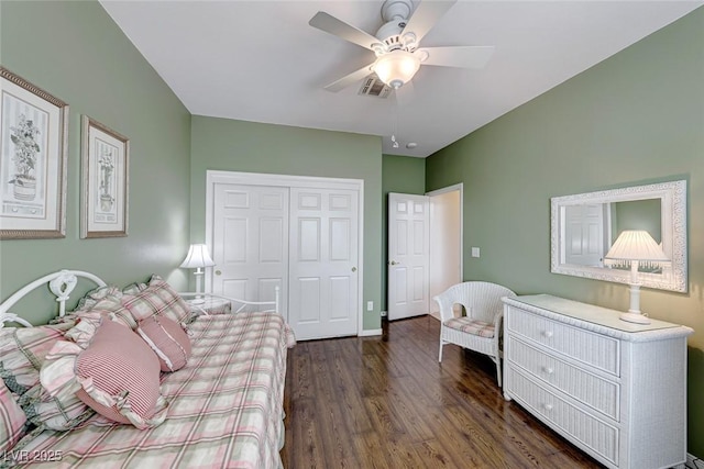 bedroom featuring dark hardwood / wood-style floors, a closet, and ceiling fan