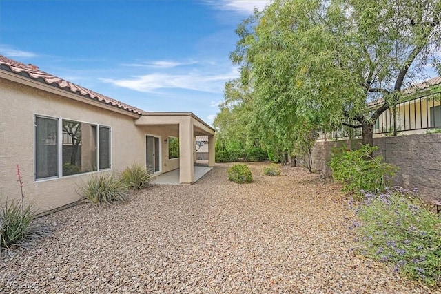 view of yard featuring a patio