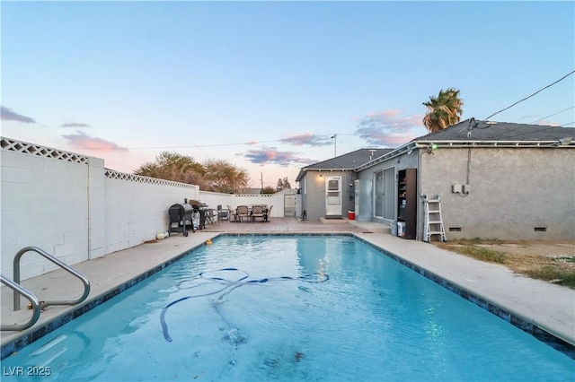 view of pool at dusk