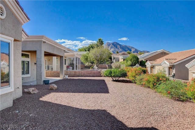 view of yard with a mountain view