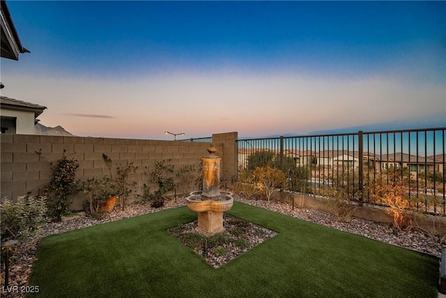 view of yard at dusk