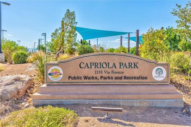 view of community / neighborhood sign