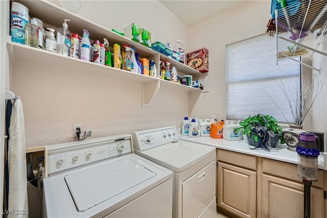 washroom featuring washing machine and clothes dryer