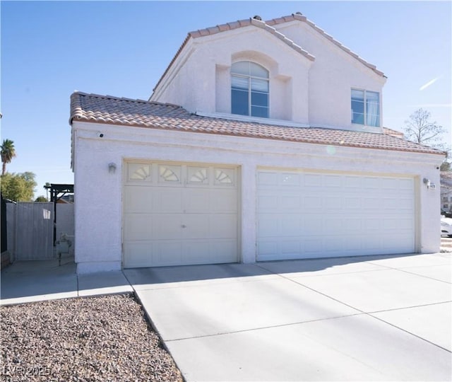 view of front facade featuring a garage