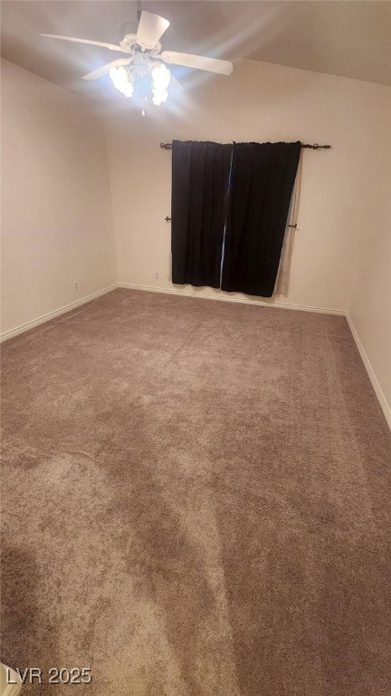 carpeted empty room featuring ceiling fan