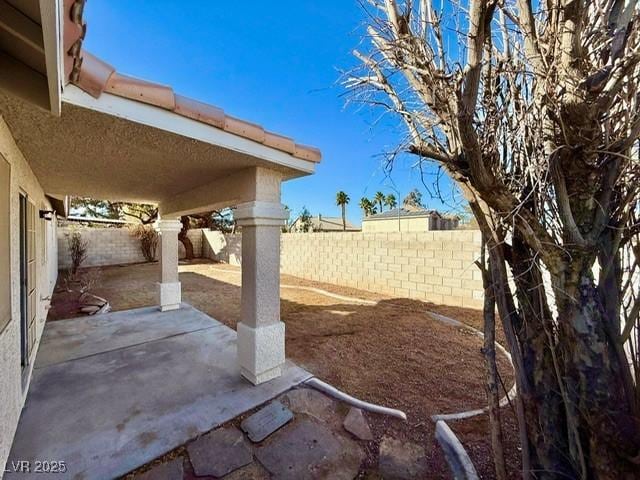 view of yard with a patio