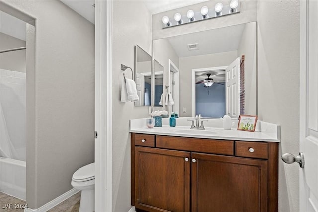 full bathroom featuring shower / tub combination, vanity, toilet, and ceiling fan