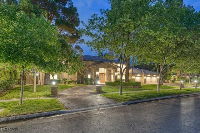 view of front of house featuring a front yard