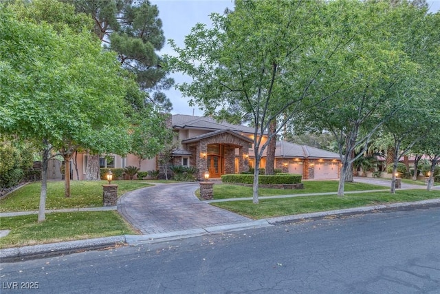 view of front facade featuring a garage and a front yard