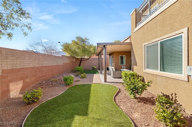 view of yard with a patio