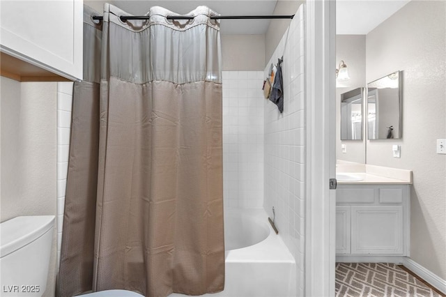 full bathroom featuring toilet, shower / tub combo with curtain, and vanity